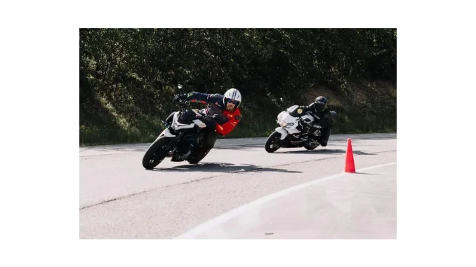 Vyzkoušejte jízdu na motocykl s policií ve Vysokém Mýtě