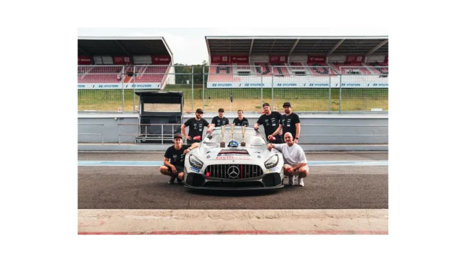 Drivers Club triumfoval ve třídě GT4 na mosteckém autodromu